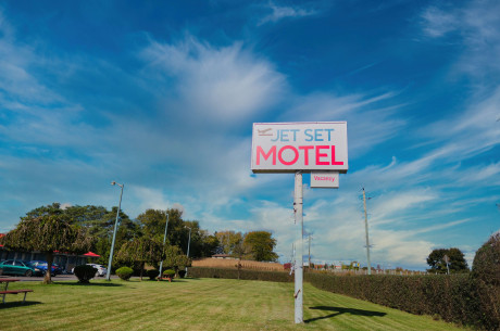 Jet Set Motel - Welcome To Jet Set Motel